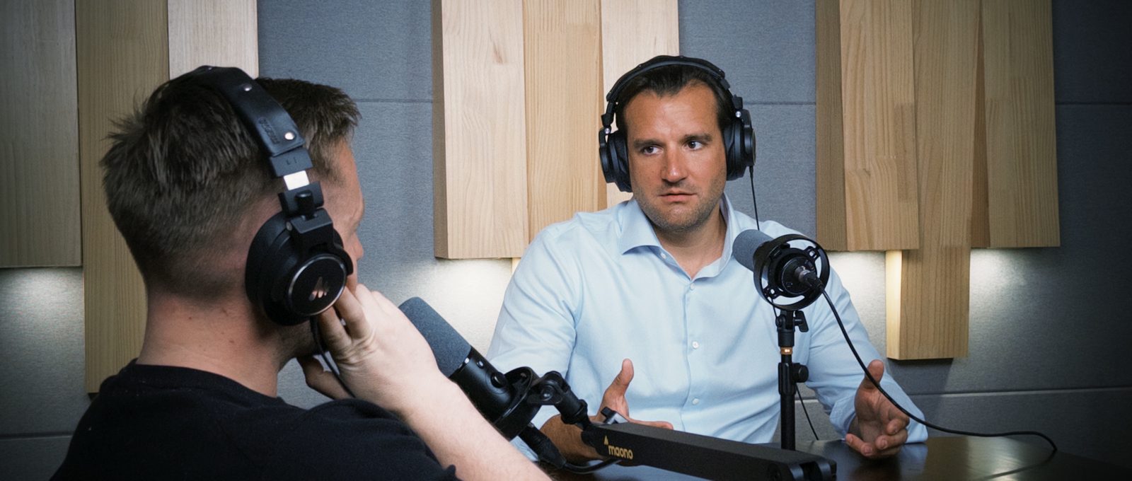Rafael Ratzel listening to Thomas across the table, both at the mics, the moment he recalls turning down HNA, Anbang, and CMIG packages to join TH Capital as a standard analyst